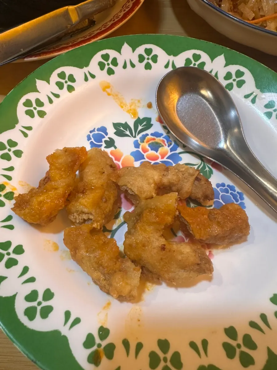 Fried tripe curry pho and stir-fry noodles set side by side on the table