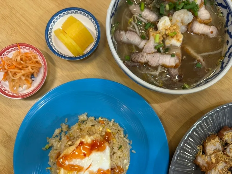Mu thod curry topped with crispy fried pork