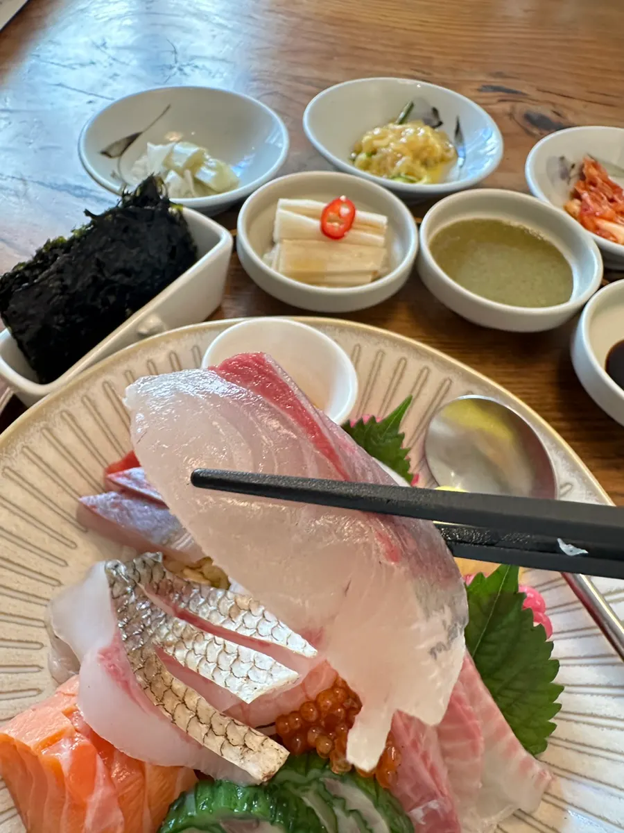 Nutty sashimi that looked like Spanish mackerel