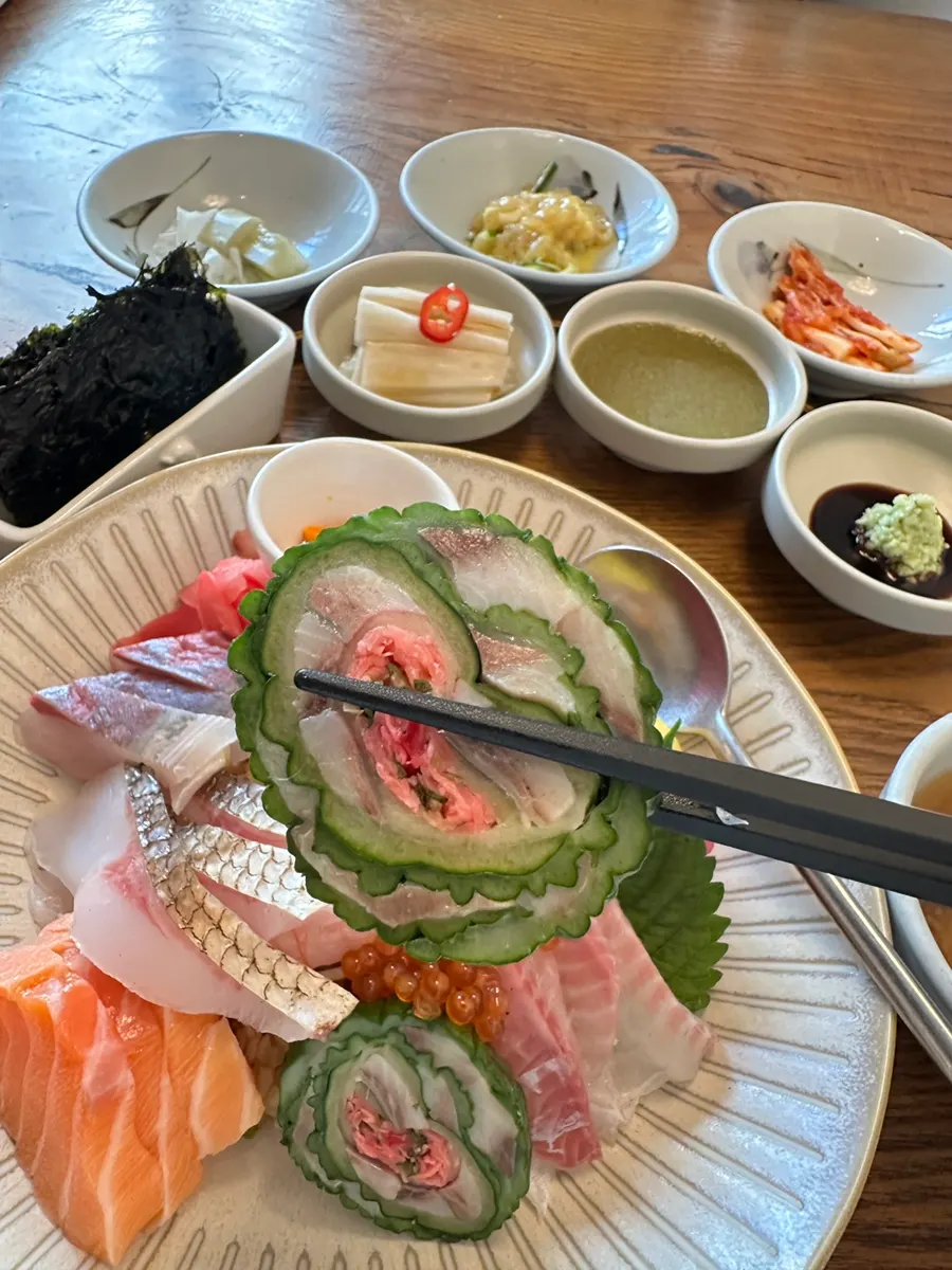 Crisp maki roll made with cucumber and sashimi