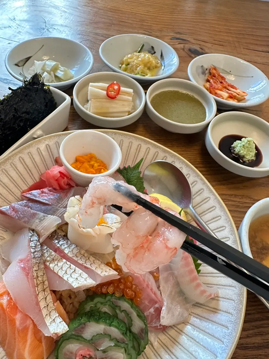 Sweet shrimp and uni toppings