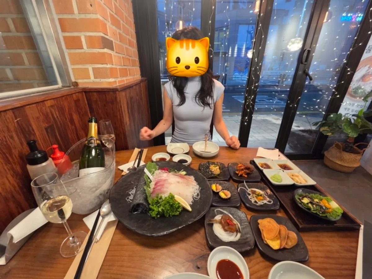 Overhead shot of The Bangpaje's seasonal sashimi platter set