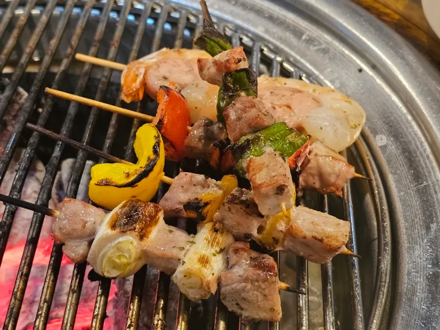 Five kinds of camping skewers with vegetables skewered in