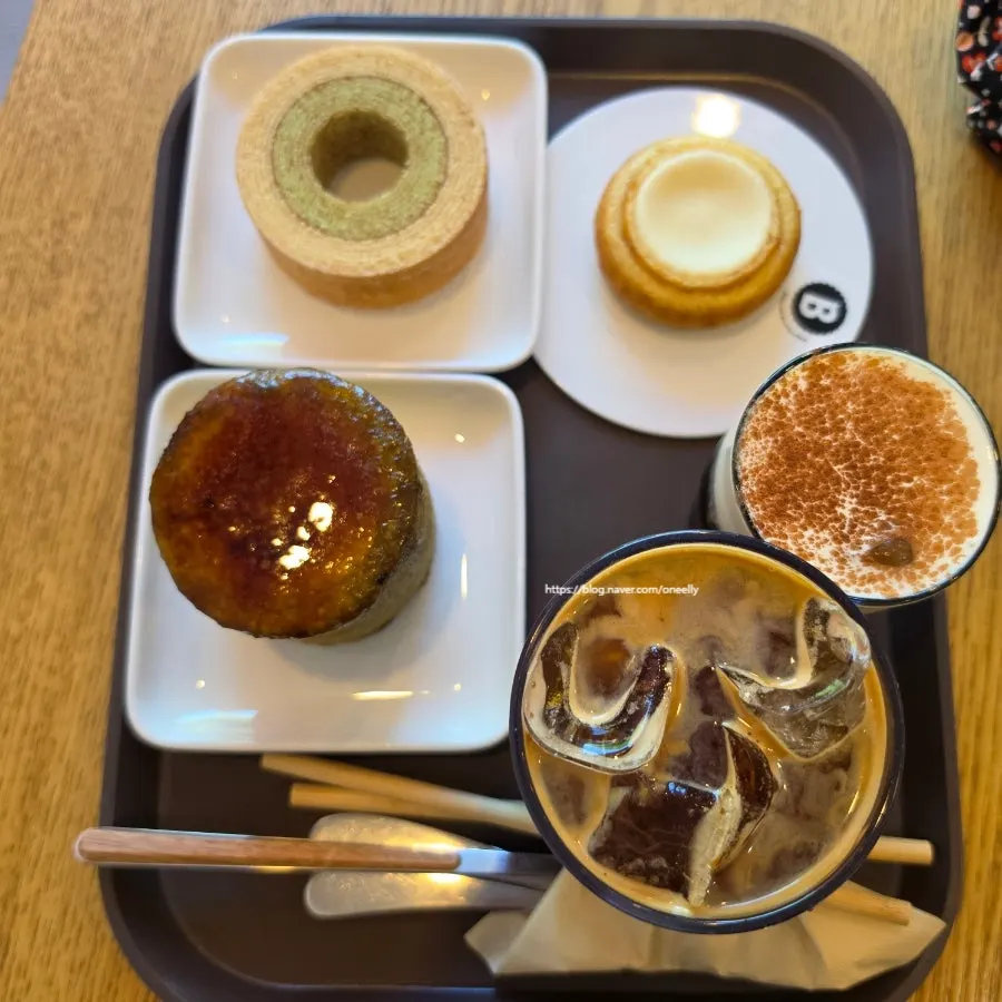 Interior atmosphere of The Baum Gyeongbokgung Branch café