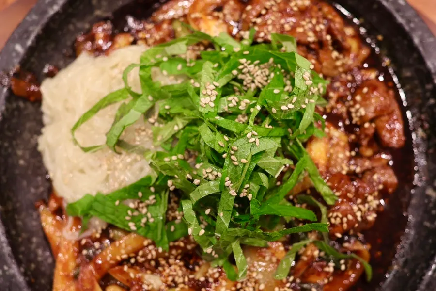 뚝배기에 담긴 된장찌개 클로즈업