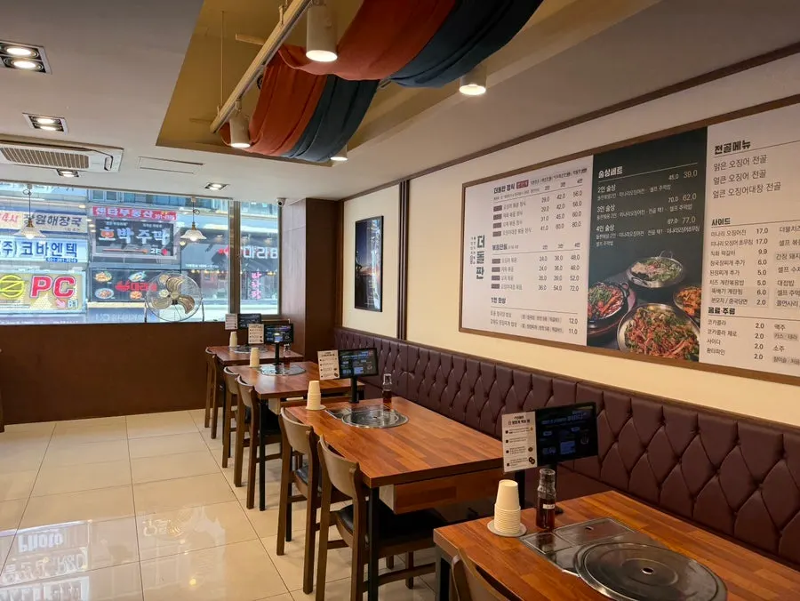Clean interior tables at Deodolpan Sanbon Branch