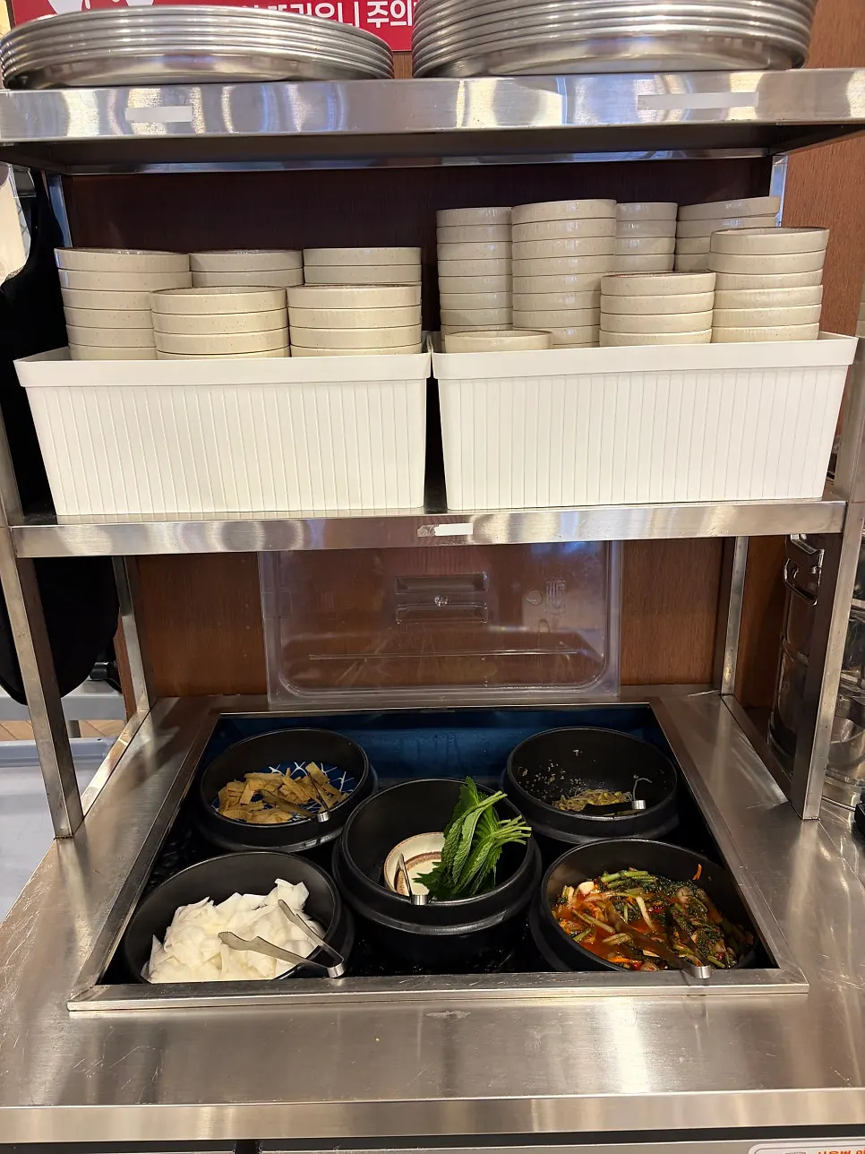 Self-serve side dish bar at Deodolpan Sanbon Branch