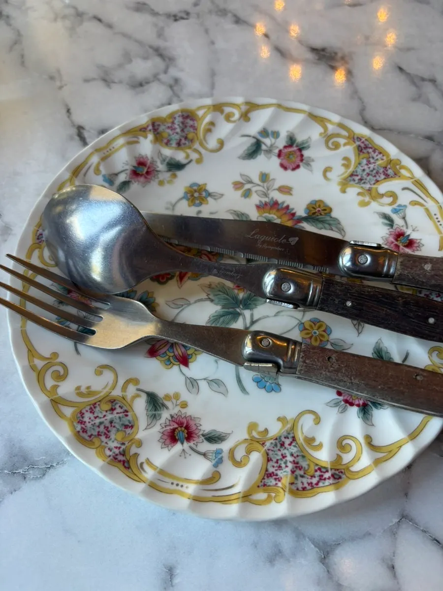 Seated table setting