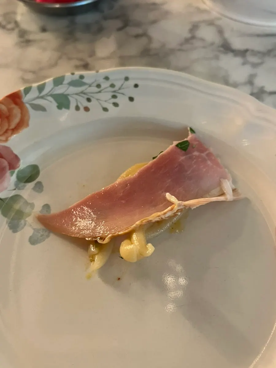 Jambon and noodles picked up together
