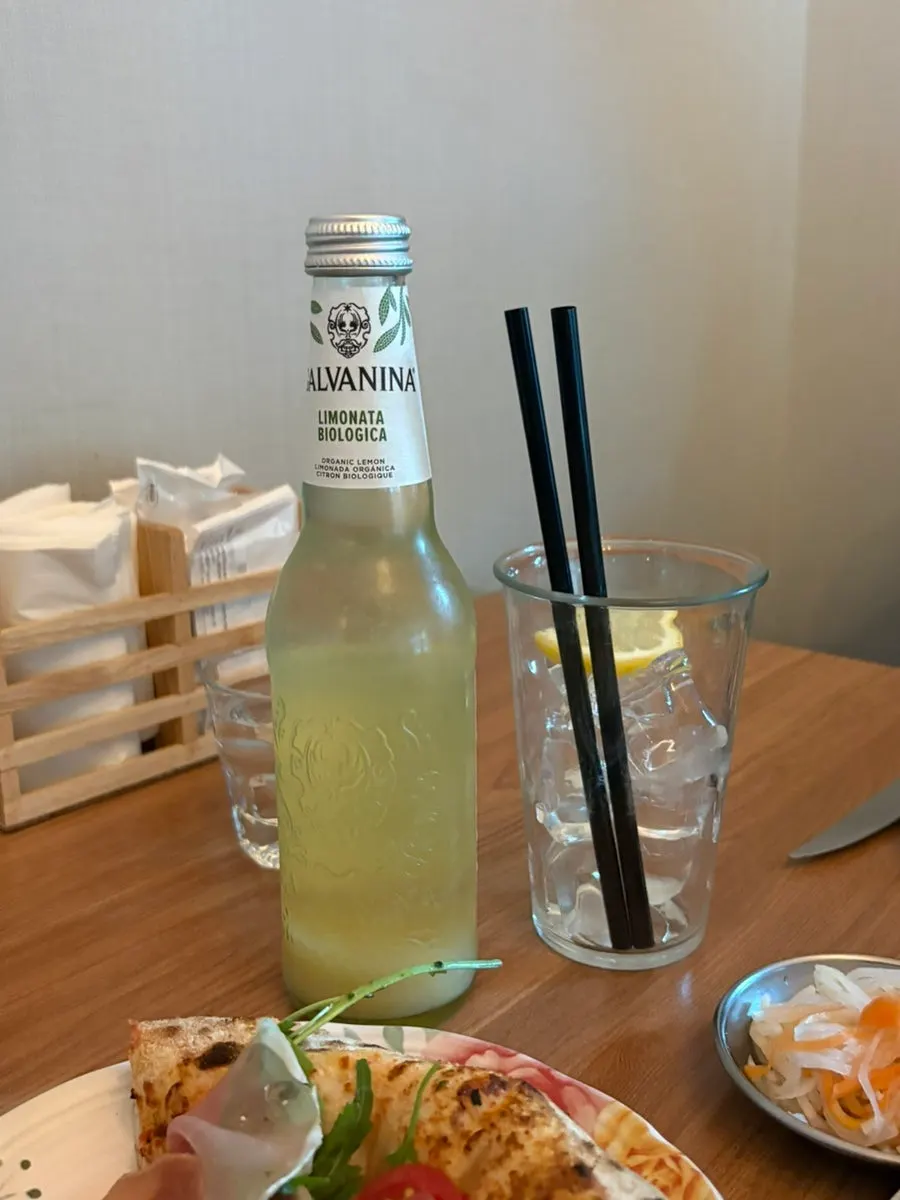 Wood-fired pizza and drink set on the table