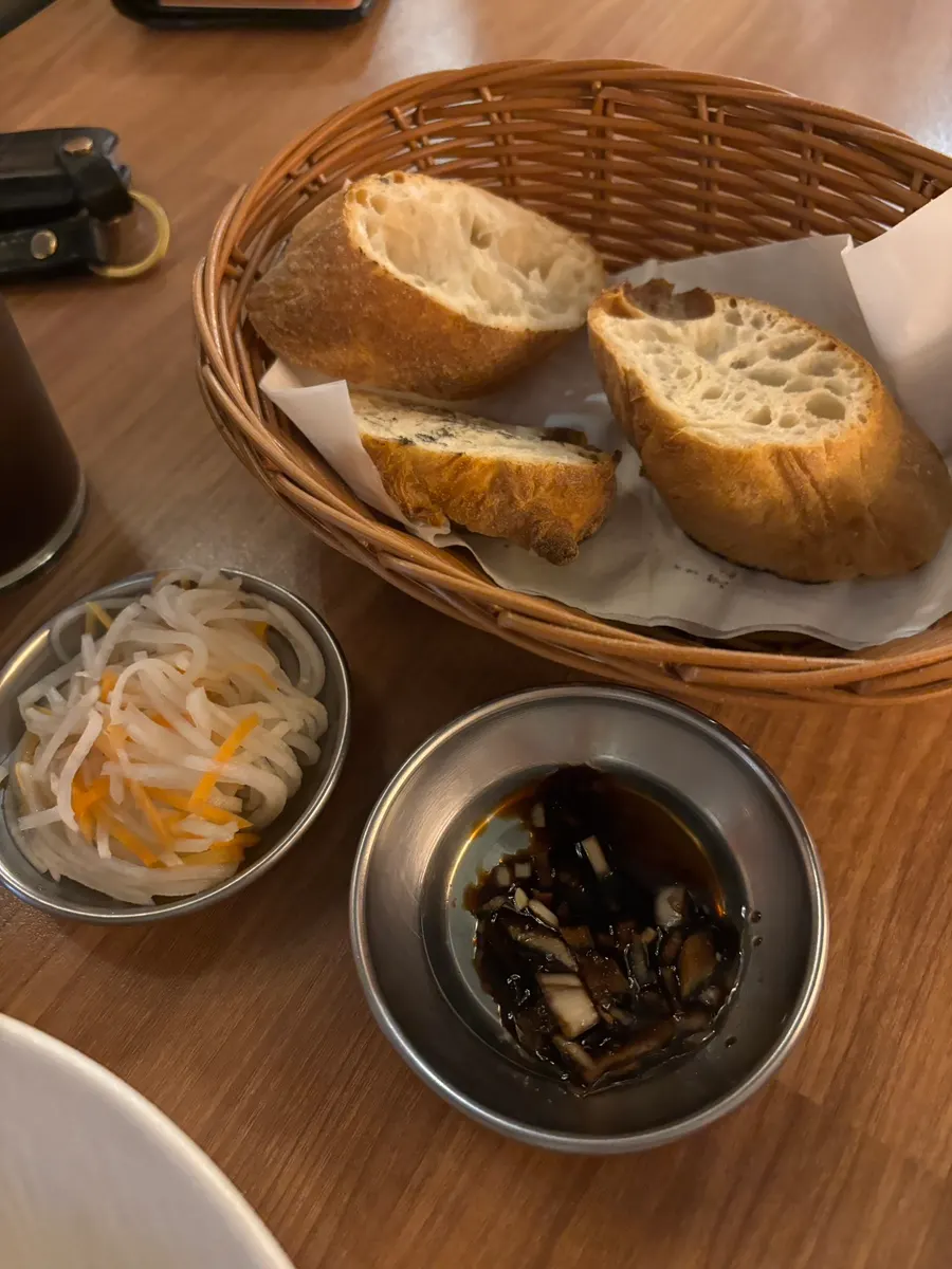 Weekday lunch add-on set with homemade baguette