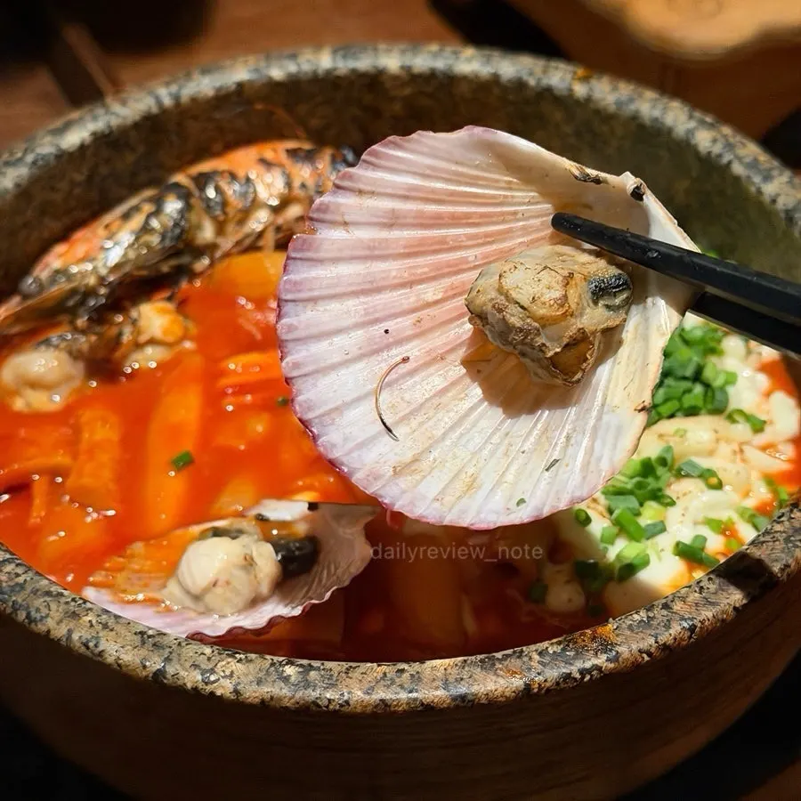 살이 실한 새우 한 마리
