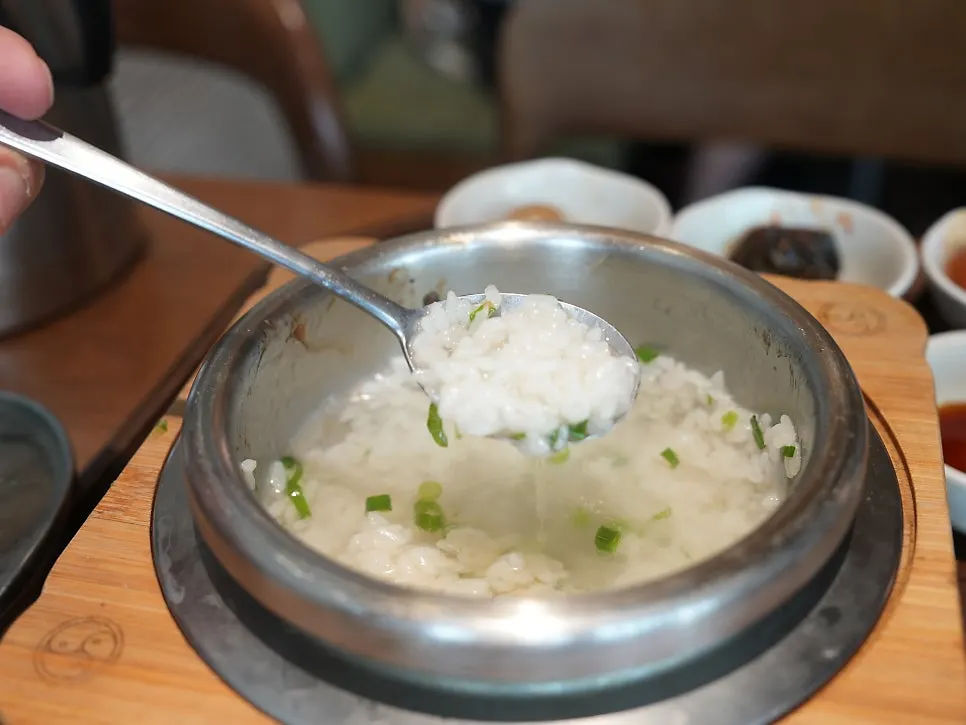 혼밥하기 편한 좌석 배치