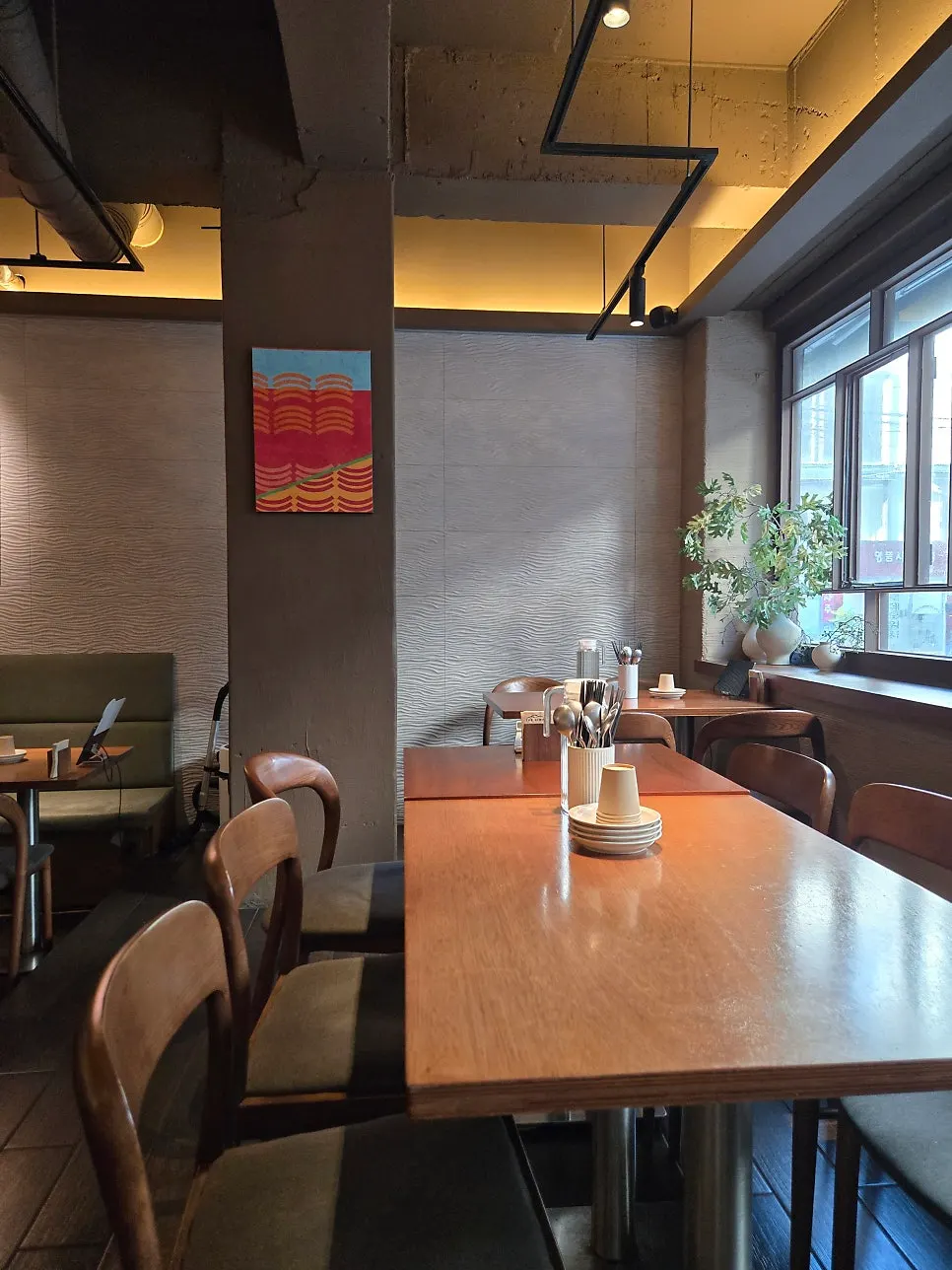 Interior with hanji-like walls and indirect lighting