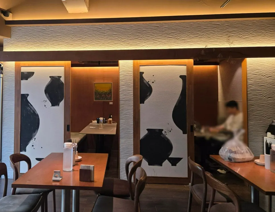 Spaciously arranged seating inside THE GIWA