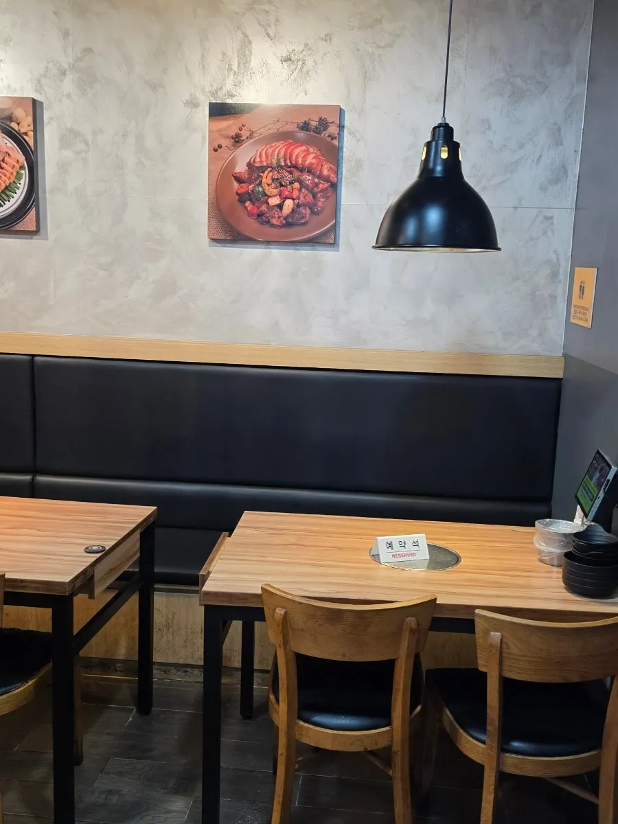 Seating area at The Jokbal Sindorim Main Branch