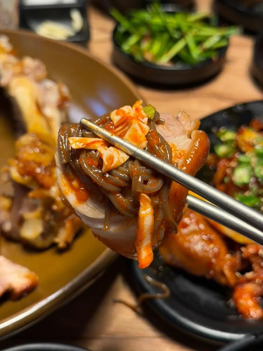 불족발과 기본 족발 반반 구성