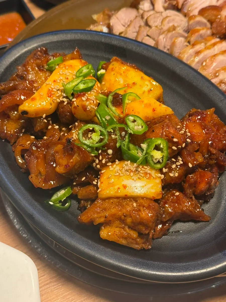 윤기 도는 족발 근접 사진