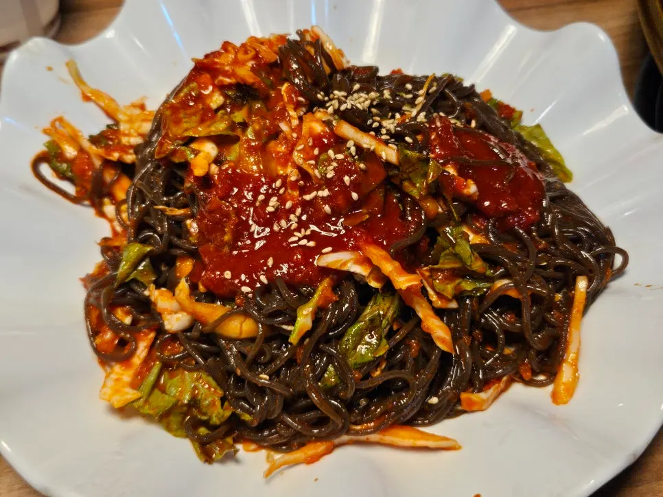 Sup kacang soya sejuk yang dihidangkan bersama menu pedas