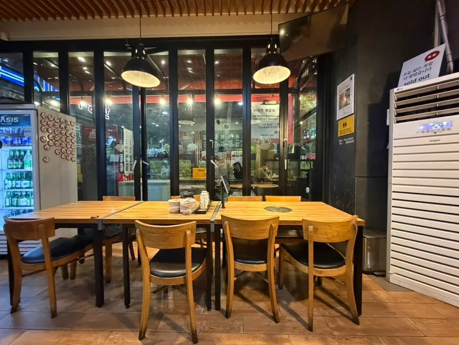 Neatly arranged dining hall inside The Jokbal Sindorim Main Branch