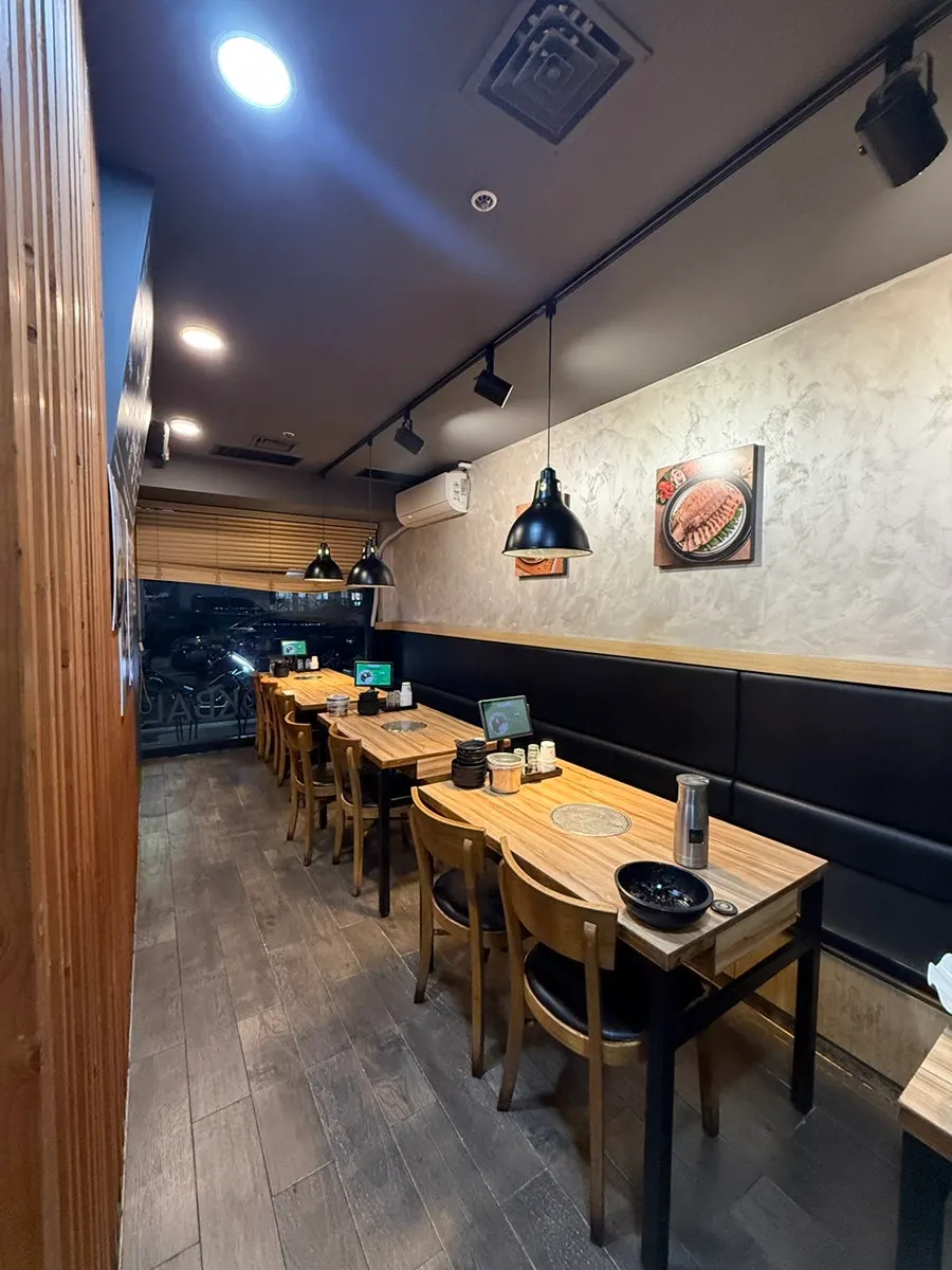 Interior seating at The Jokbal Sindorim Main Branch, divided by walls