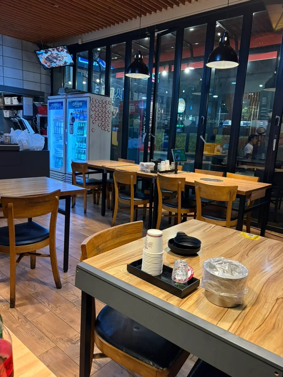 Vertical shot of the interior of The Jokbal Sindorim Main Branch