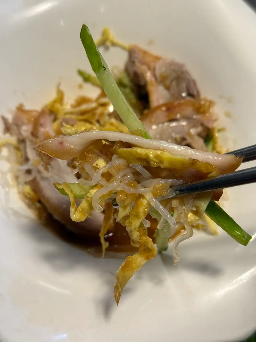 Taster portion of cold jokbal (naengchae jokbal)