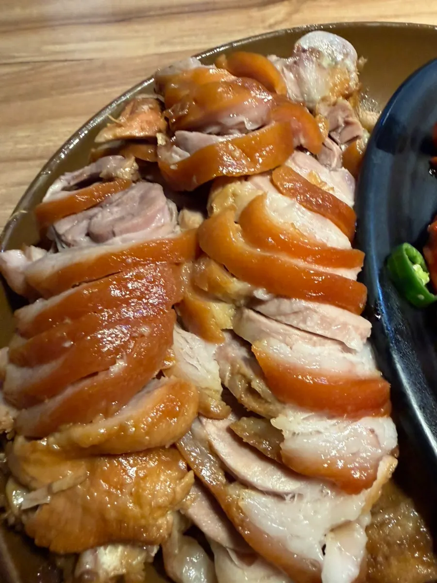 Table setting for the spicy half-and-half front leg jokbal