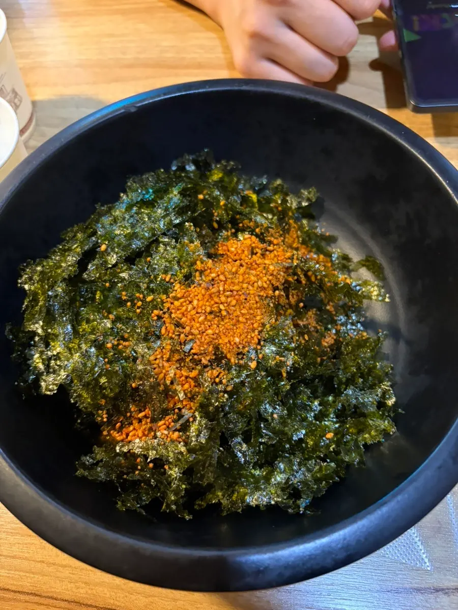 Plate of rice balls served with spicy jokbal