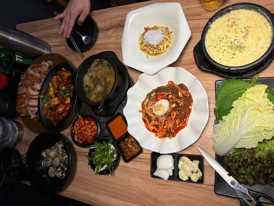 Table at The Jokbal Sindorim Main Branch under warm lighting