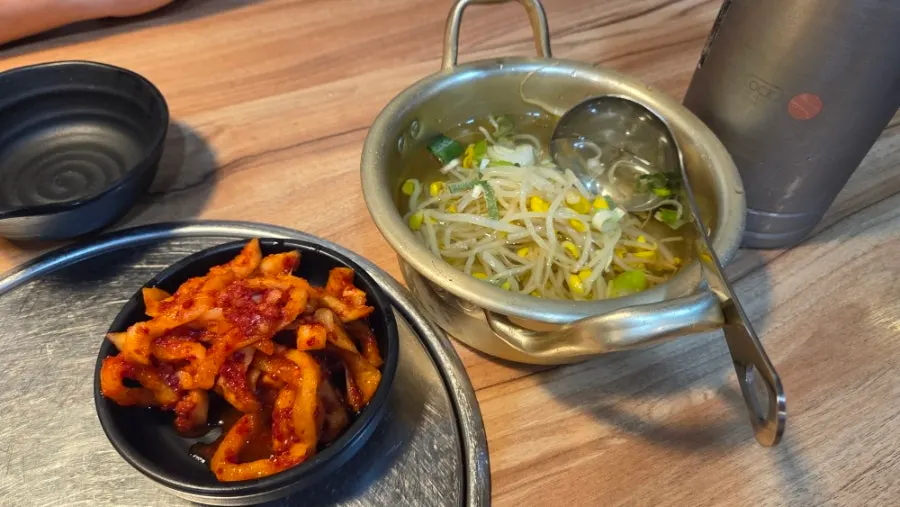 함께 나온 콩나물국