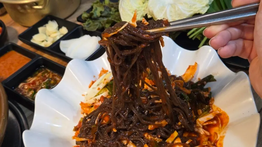 채소가 들어간 쟁반막국수 소 사이즈