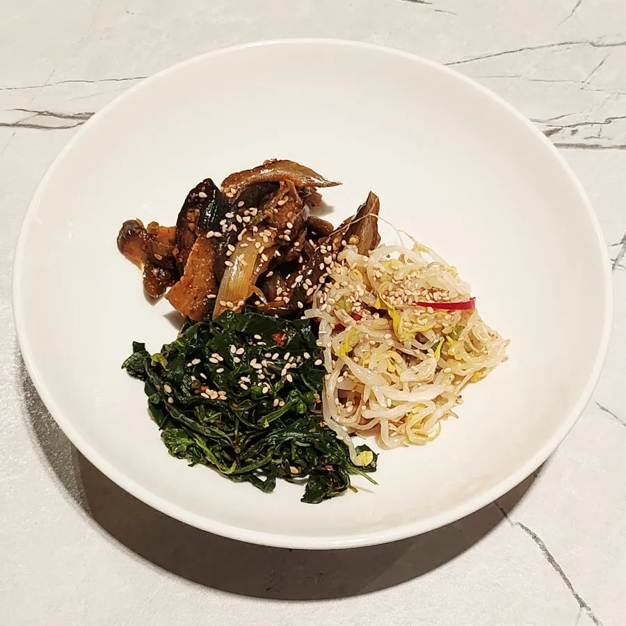 Three-color namul side dish including stir-fried eggplant