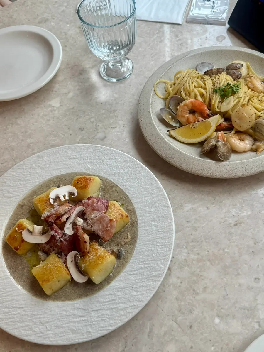 Seafood oil pasta made with linguine