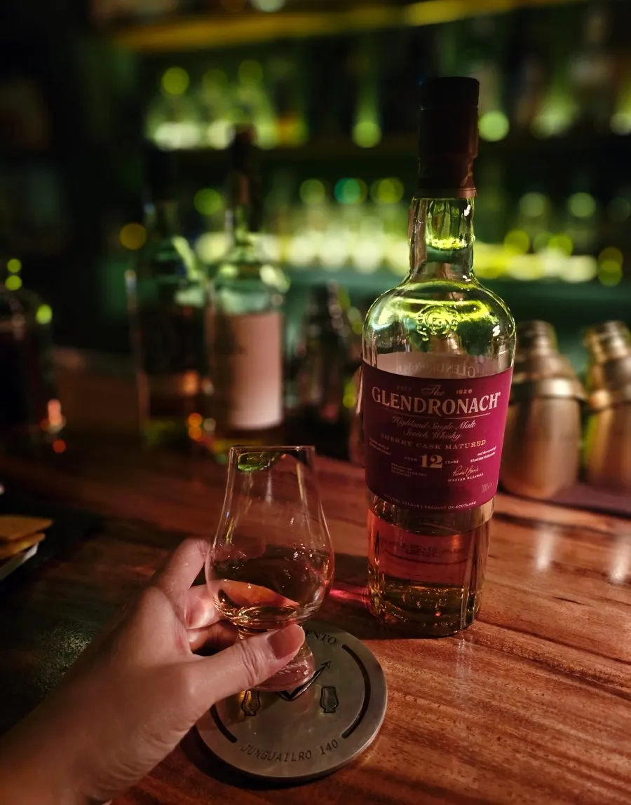 A glass of smooth-tasting Glenmorangie
