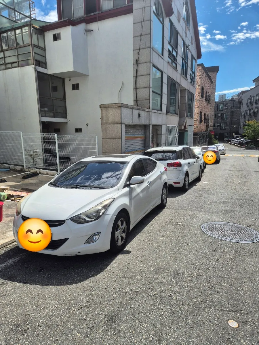 더무아 매장 주변 주차 공간