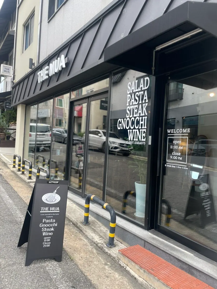 Exterior of THE MUA, an Italian restaurant in Tanbang-dong
