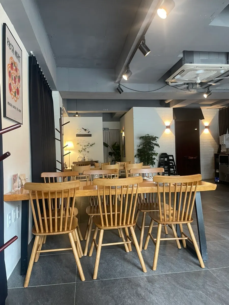 Cozy interior atmosphere at THE MUA