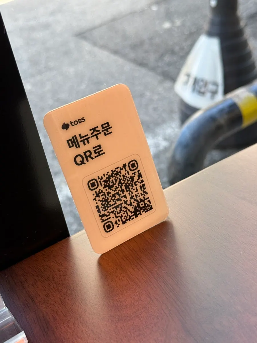 QR code ordering guide on the table