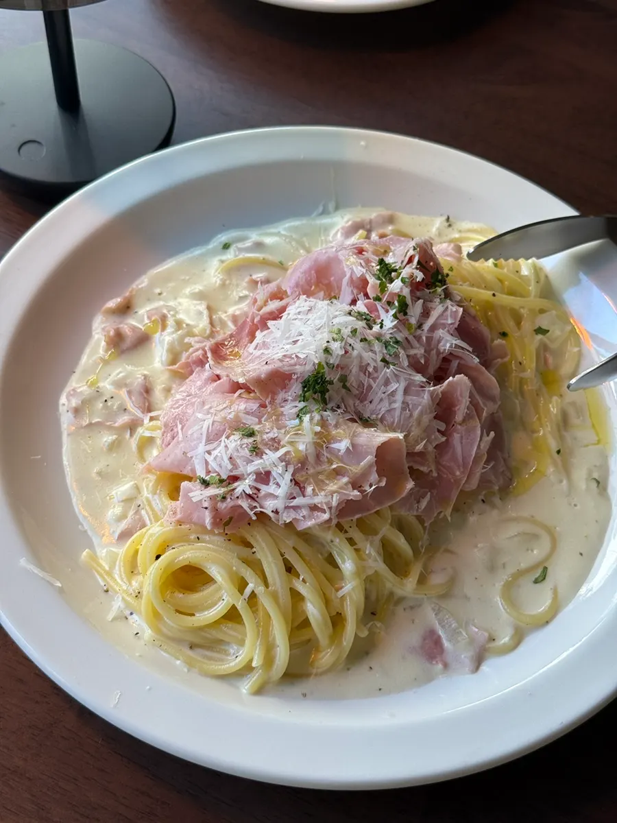 House jambon cream pasta piled high with jambon