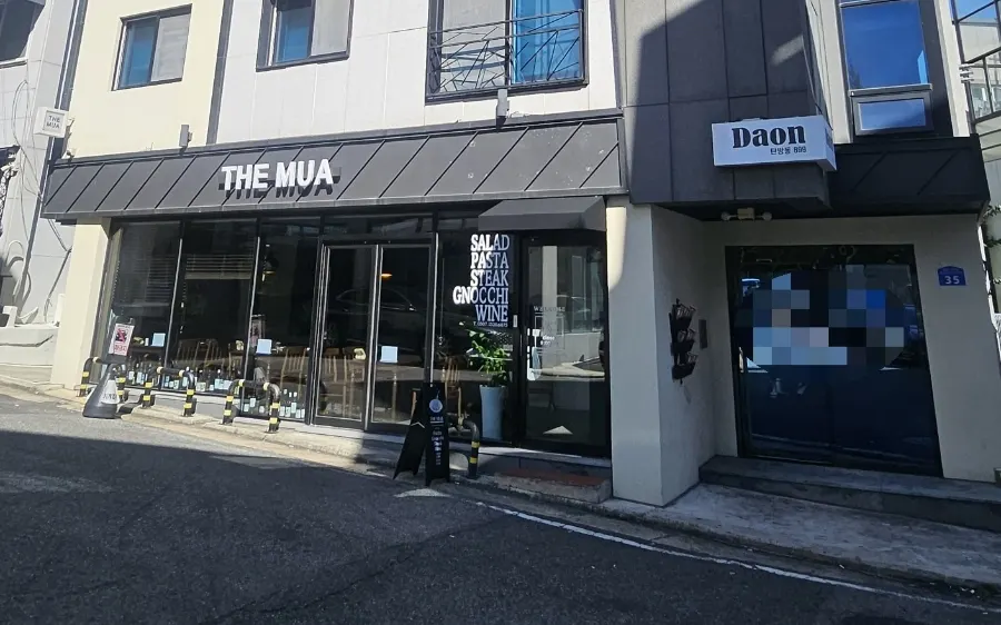 Exterior of THE MUA in Tanbang-dong