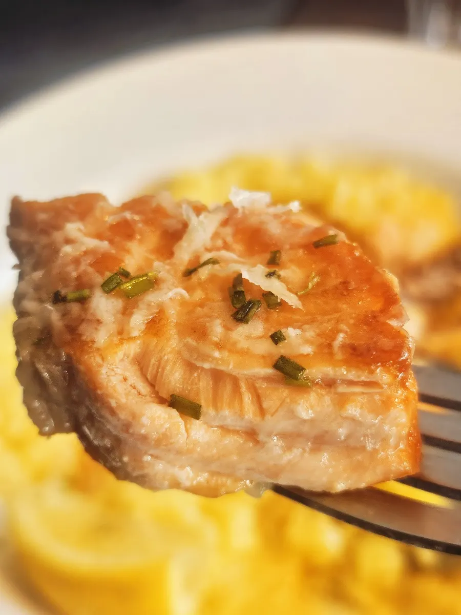 Yellow-tinted saffron salmon risotto