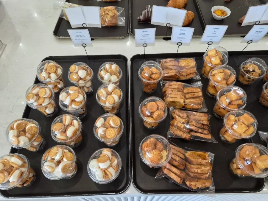 Bread display corner at The Nillai