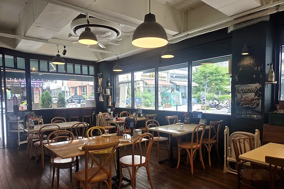Pub-style interior seating at The Pizzeria Market