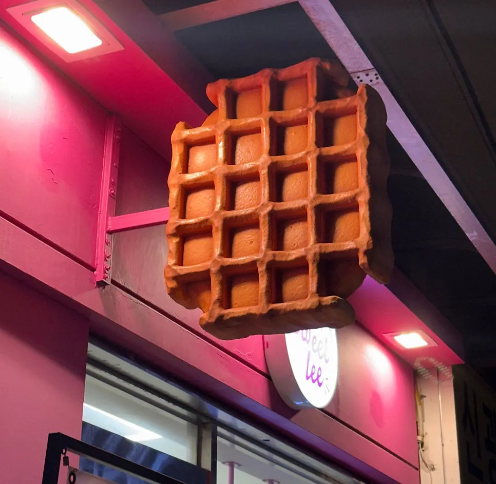 Bingsu and waffle on a café table