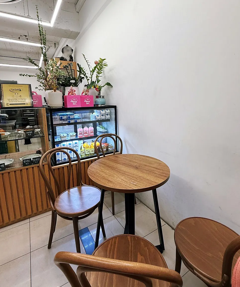 Clean, cozy interior of The Sweetree