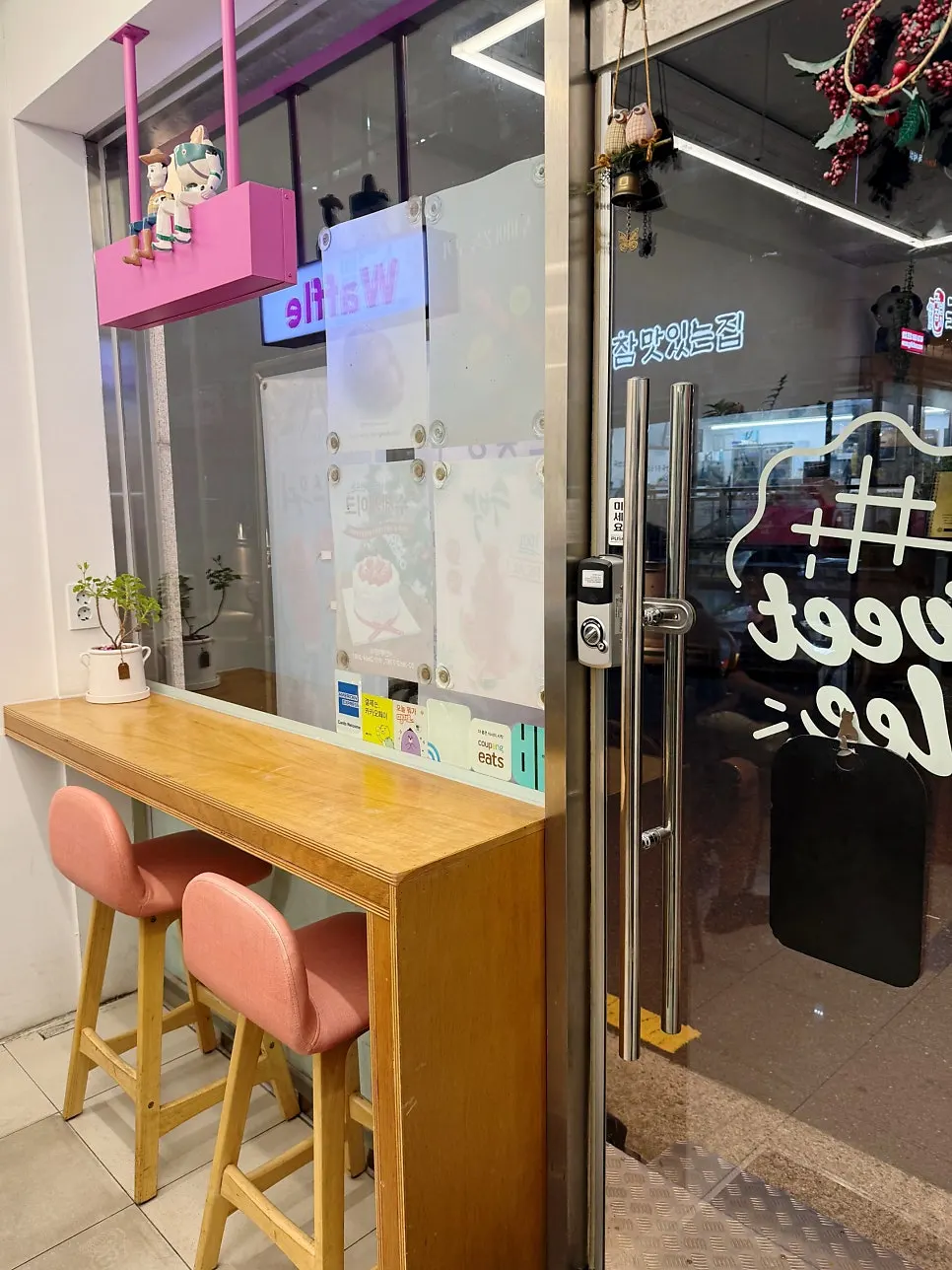 The Sweetree café space visited for an evening date