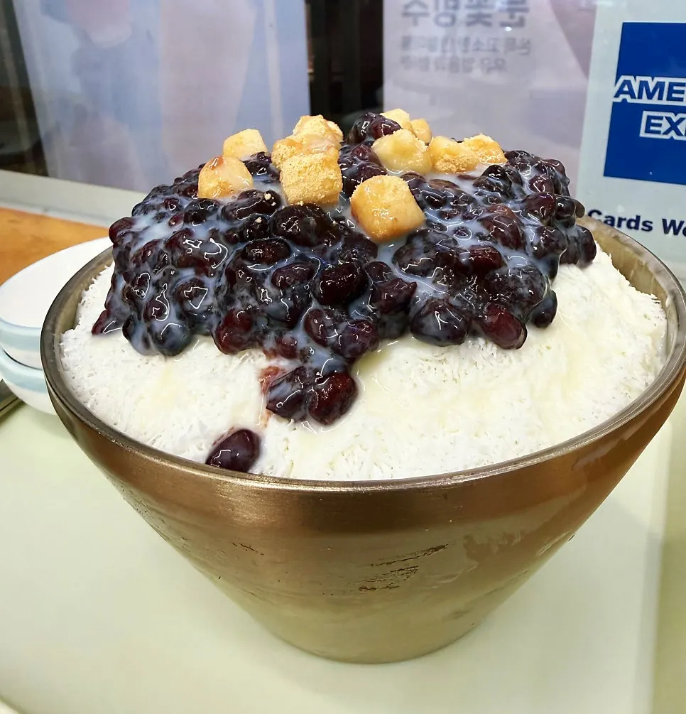 Late-night dessert of bingsu and waffle near Balsan Station