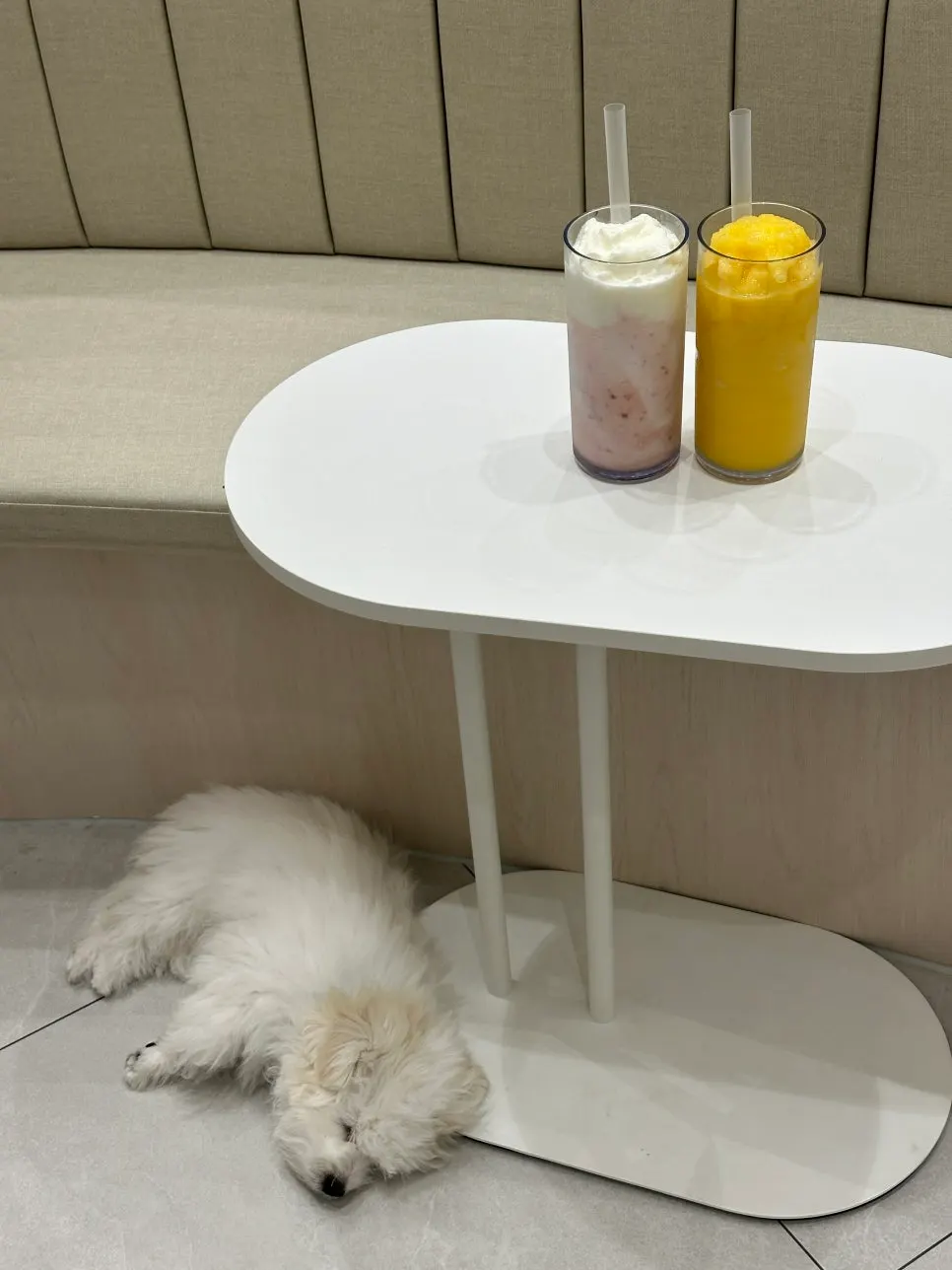Mango smoothie and strawberry yogurt smoothie