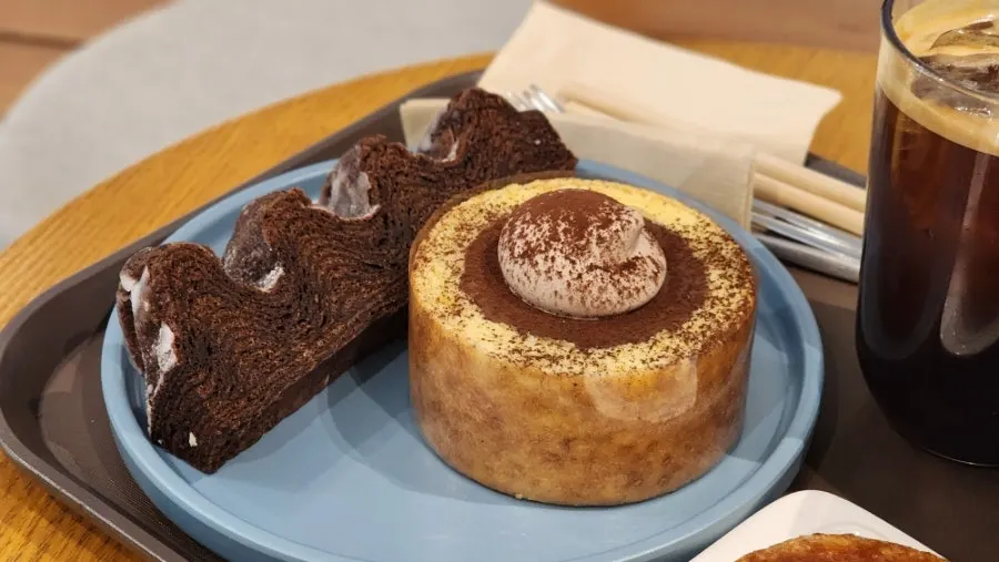 커스타드 크림이 들어간 바움쿠헨 단면